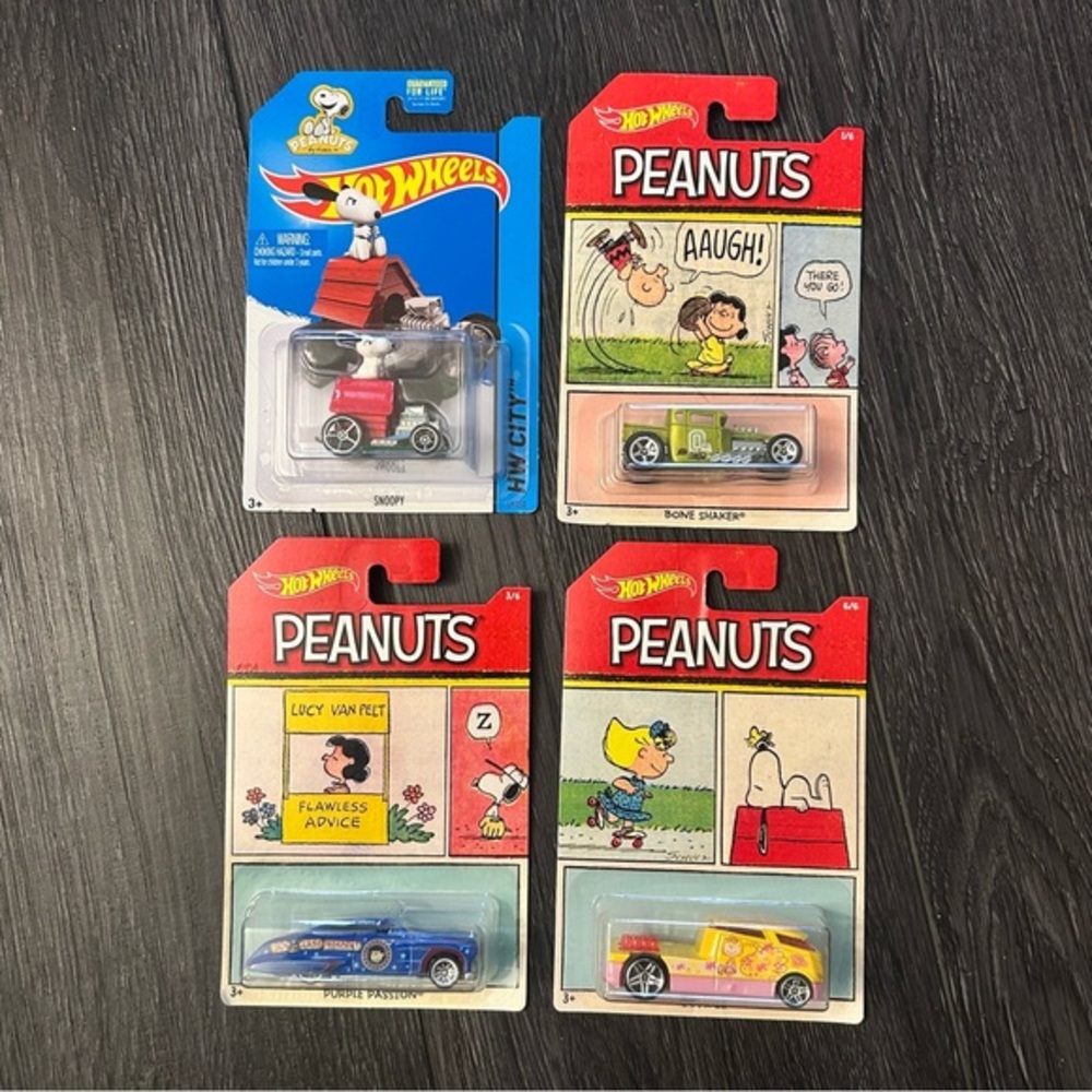 Hot Wheels Peanuts Car Set 4-Pack Snoopy